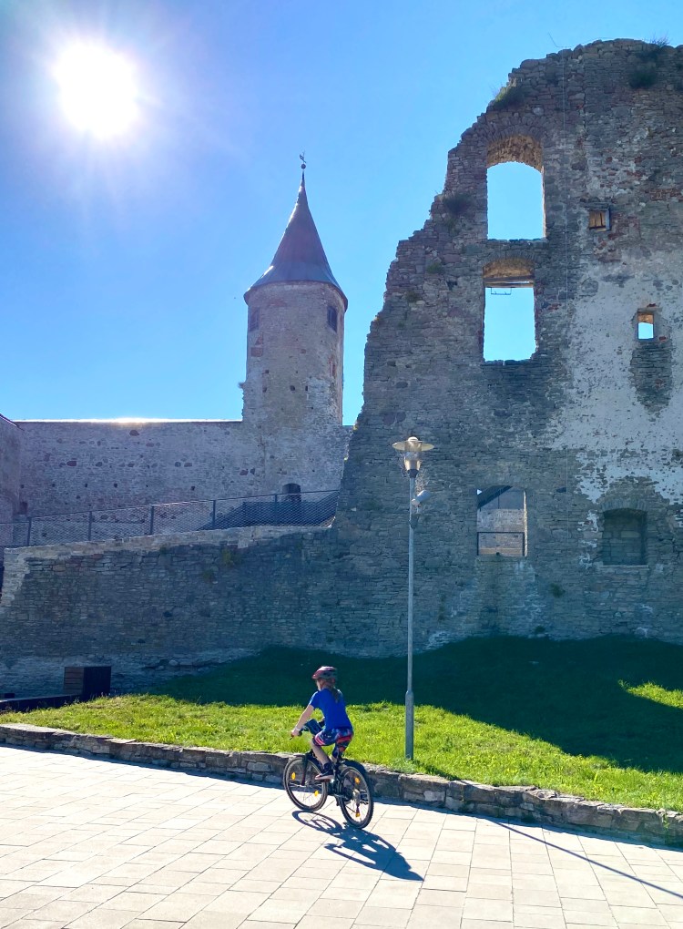 219B72B4-AFFA-4F3F-A144-5374BBD8CE1F