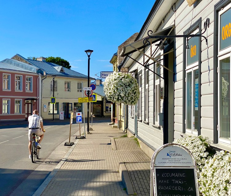 FFC98C94-4B22-4BCD-8BB8-9F329A97A249